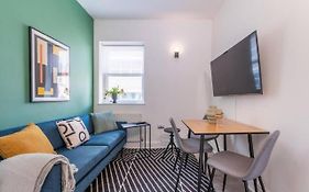 Stunning One Bedroom in Business District M-10